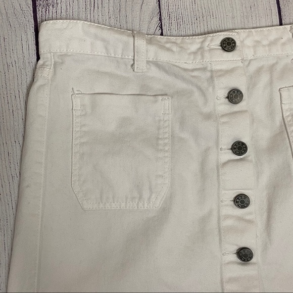 🌟BDG White Denim Button Front Mini Skirt Medium - Picture 3 of 5